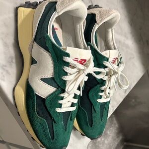 New Balance 327 sneakers in the "Marsh Green" colorway